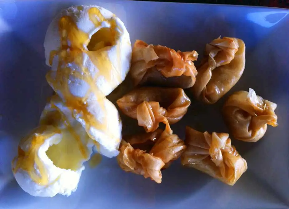 Onnys Thai: Dessert: Fried Banana with Coconut Ice Cream